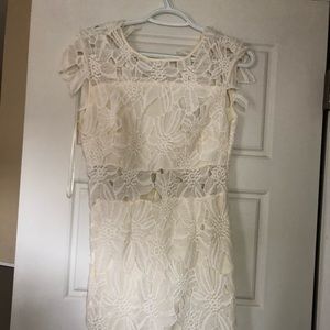 Size s cute peek a boo middle